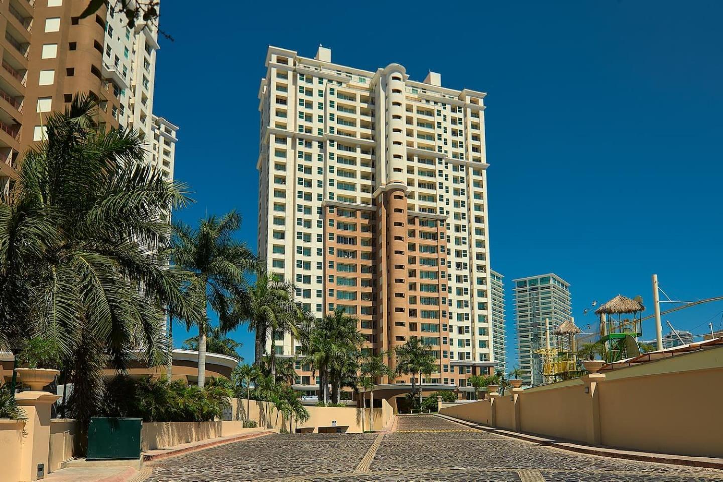 Grand Venetian Beachfront Condos Puerto Vallarta Zewnętrze zdjęcie