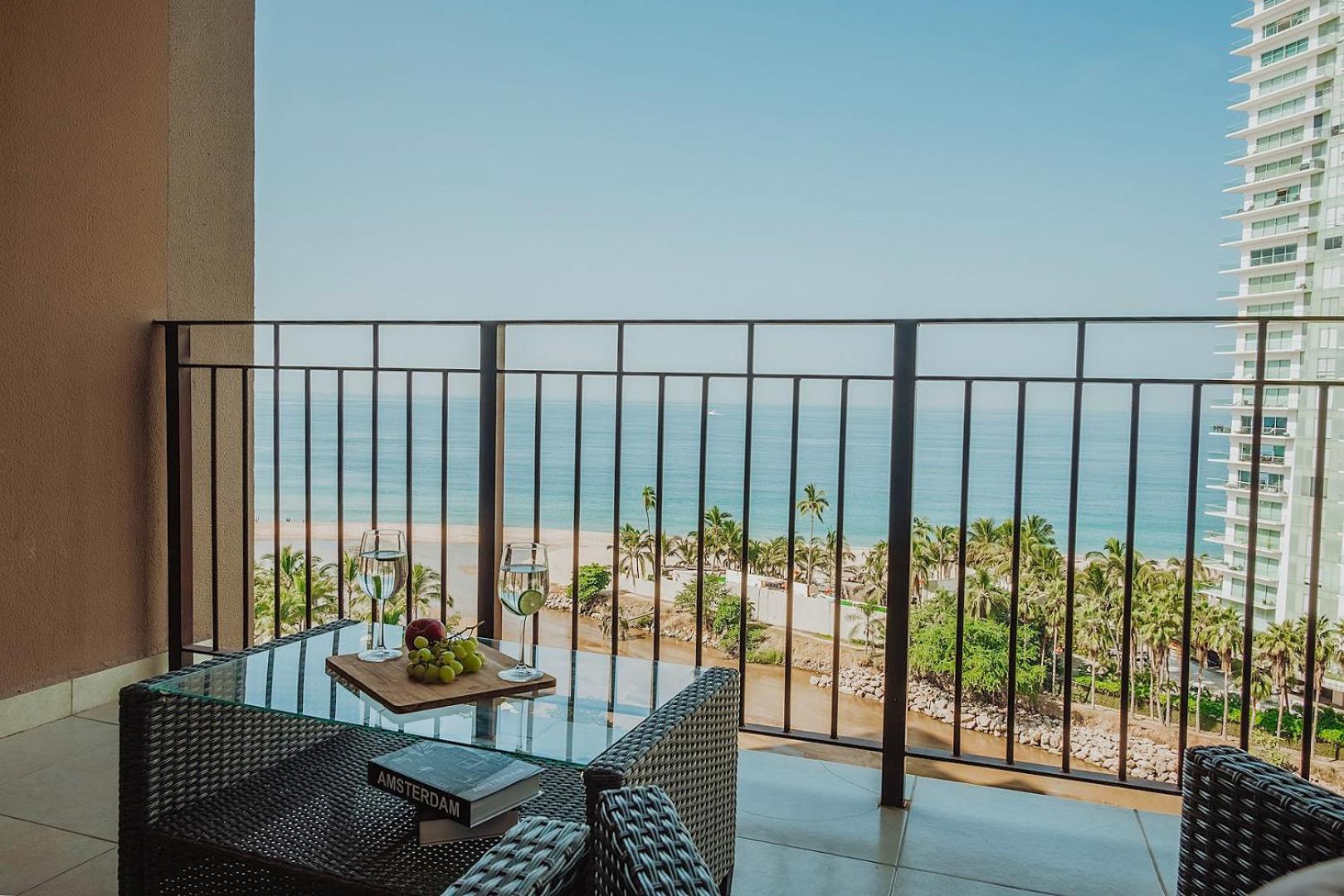 Grand Venetian Beachfront Condos Puerto Vallarta Zewnętrze zdjęcie