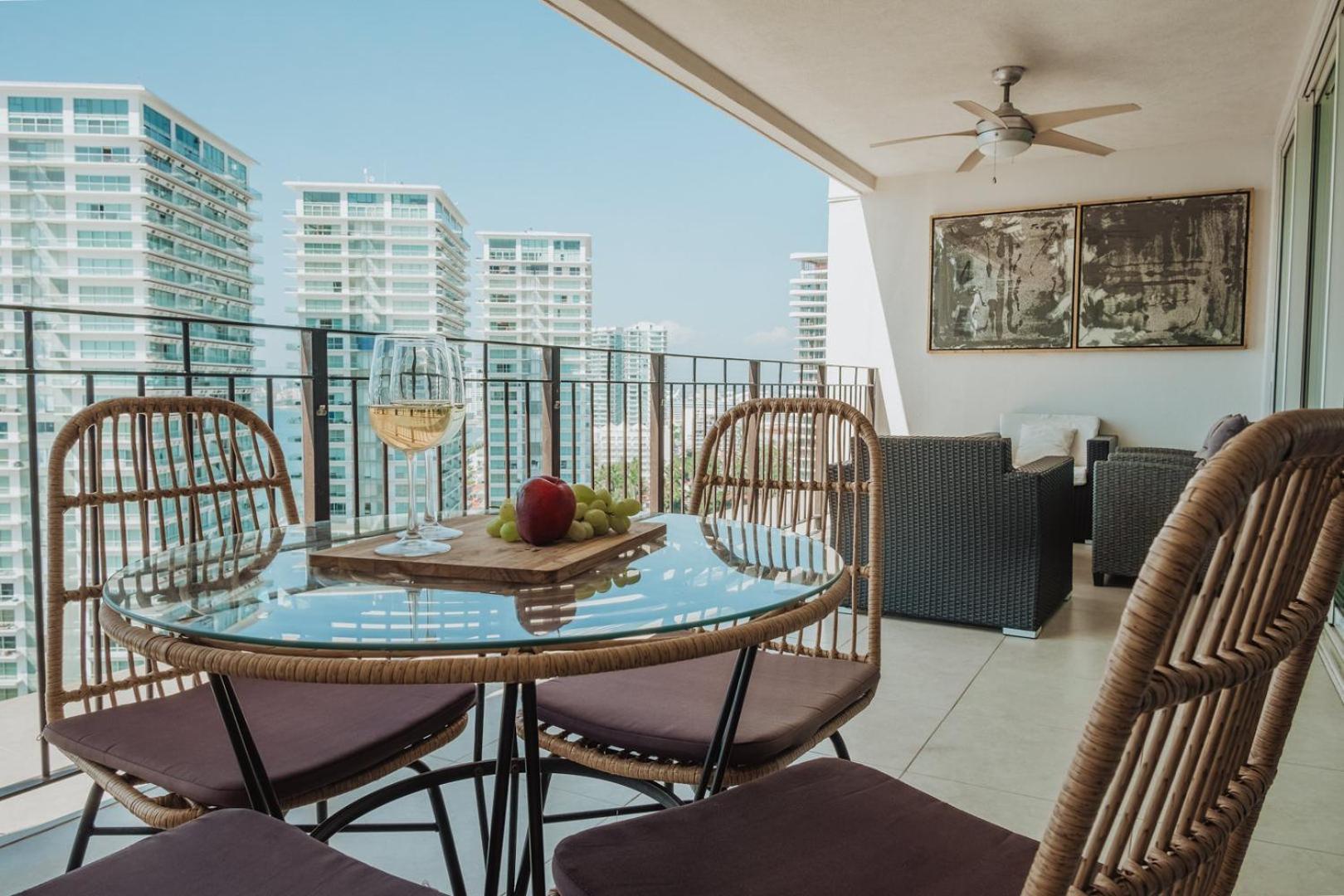 Grand Venetian Beachfront Condos Puerto Vallarta Zewnętrze zdjęcie